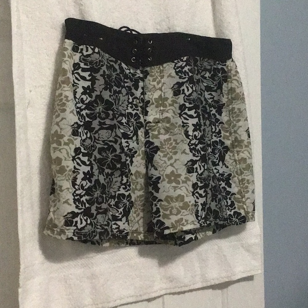 Swim shorts that can get wet or stay dry. Can be worn as a swim short,